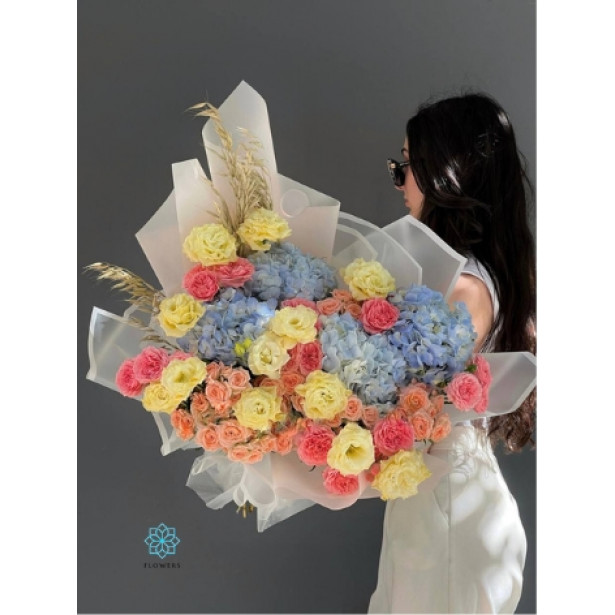 Rose Bouquet with Blue Hydrangea